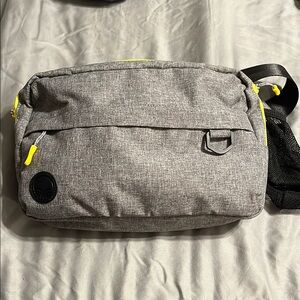 Tushbaby “the pack” grey